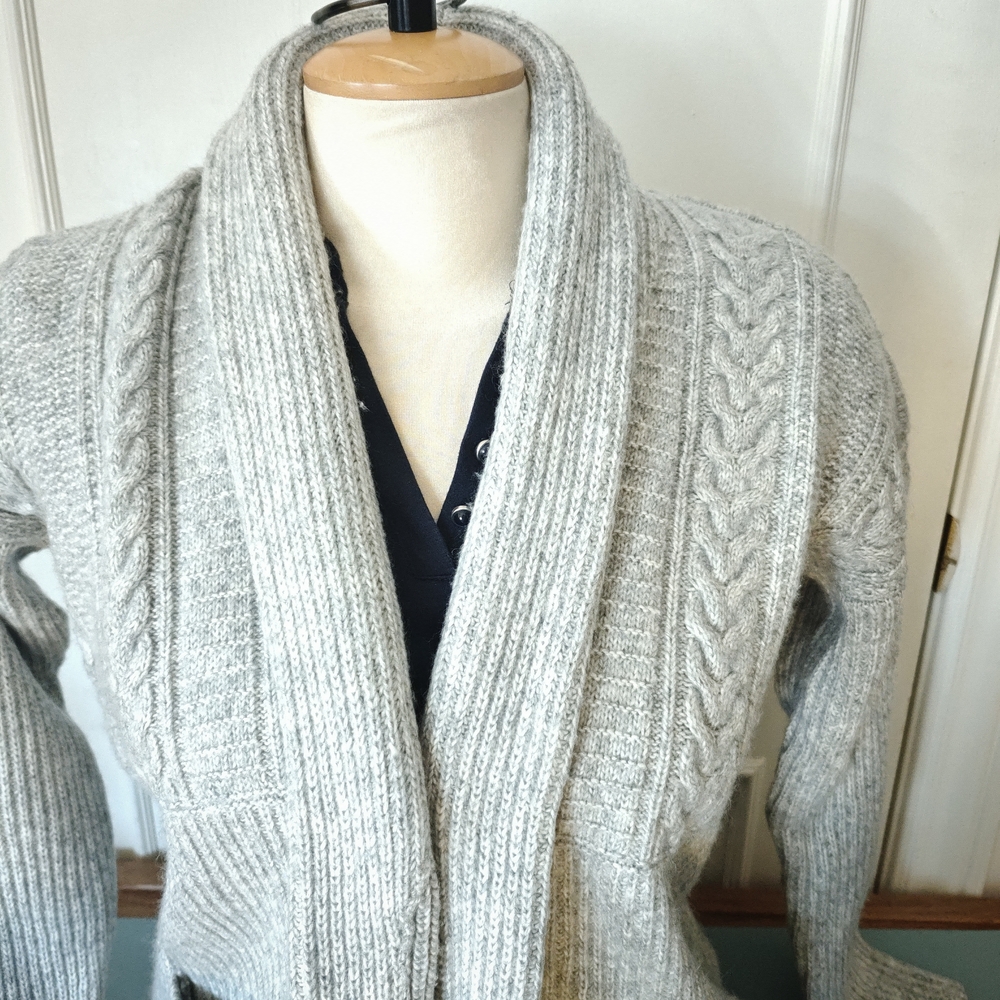 Abercrombie & Fitch long sleeve, gray, cable knit sweater- Sz Sm-Med